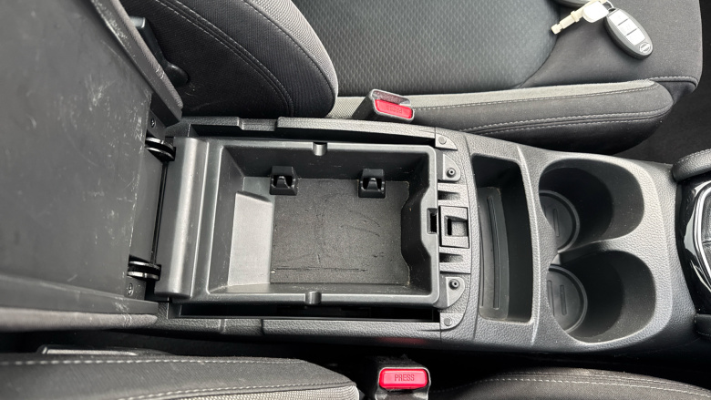 Nissan Qashqai 1.2 DiG-T N-Connecta 5dr Petrol Hatchback